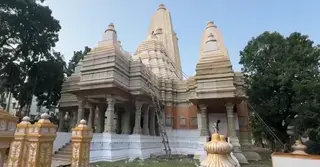 কলকাতায় নতুন থিমে বর্ণিল পূজার প্রস্তুতি